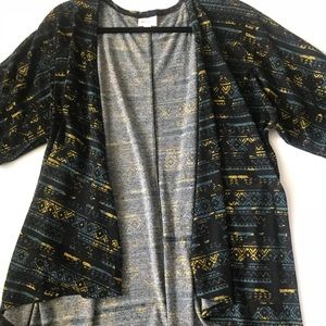 Super cute small LuLaRoe Lindsey. Runs big.